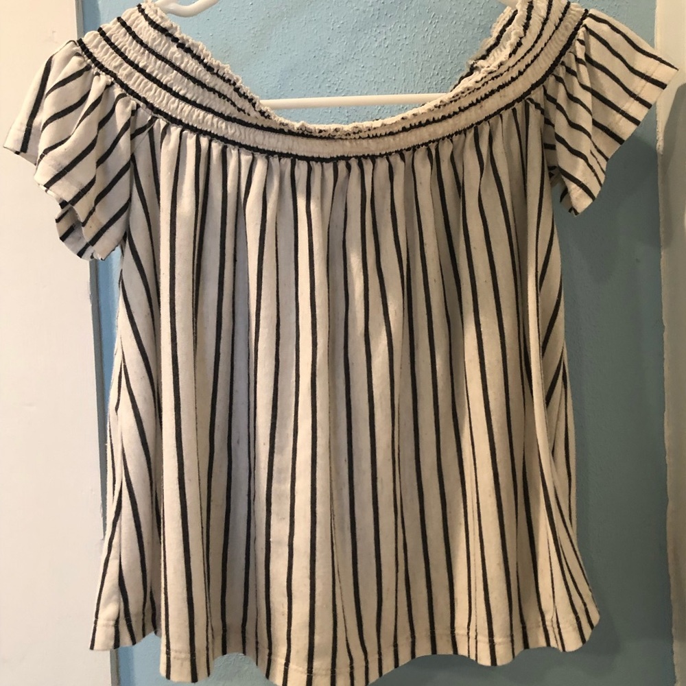 AE. Off the shoulder